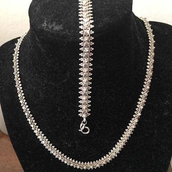 Dazzling 925 Sterling Silver Bracelet and Necklace - Picture 5 of 8